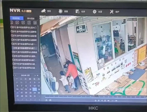 成都幼儿园男童疑遭女老师扇耳光拖拽数米
