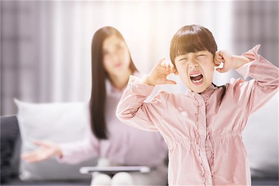 15岁女孩早恋怎么和她沟通