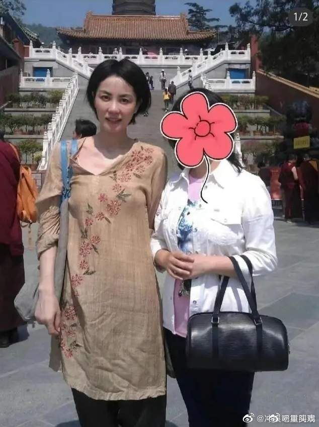两次合影！奇特的缘分 网友寺庙偶遇王菲