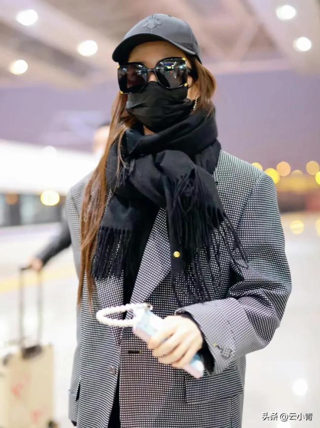 刘亦菲上海路透是要美死谁 原来神仙姐姐是甜妹一枚啊