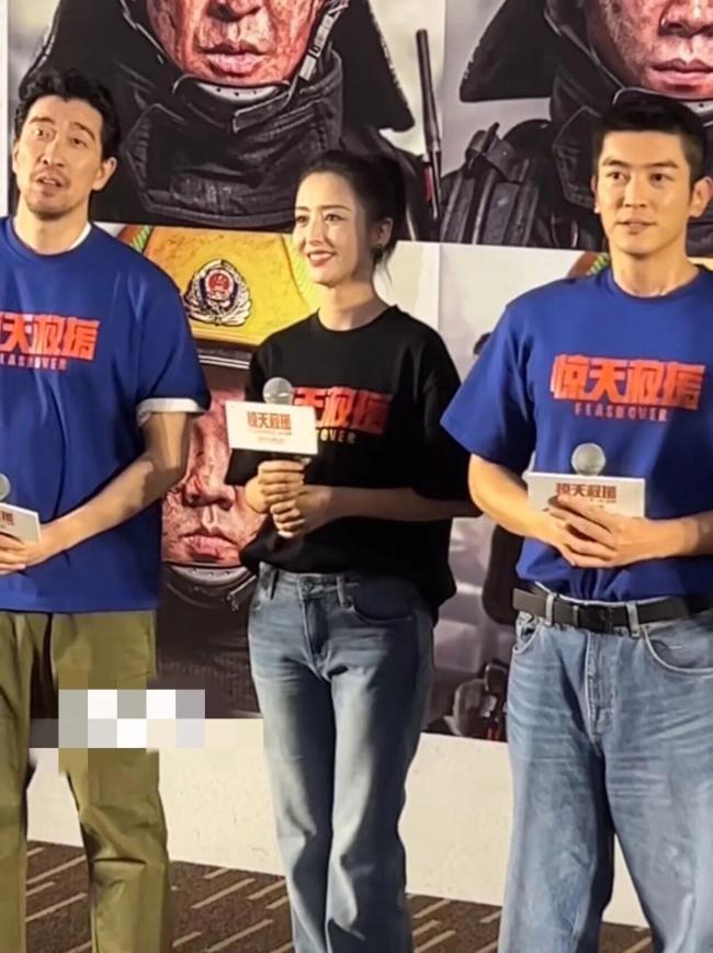 霍思燕在首映现场辟谣 嗯哼力证妈妈“清白”