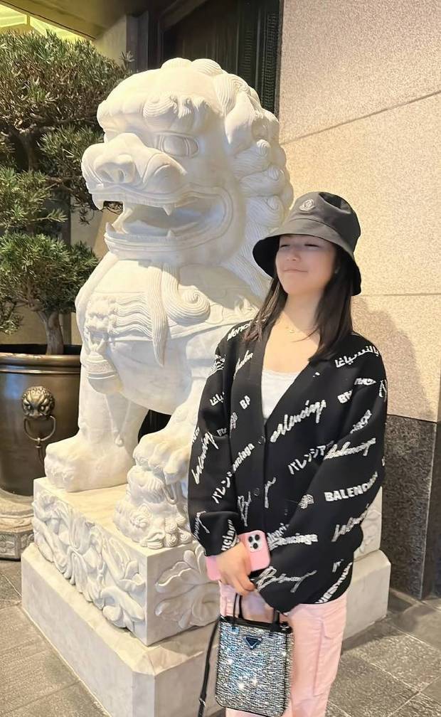 李湘晒王诗龄近照 透露女儿马上要回伦敦上学