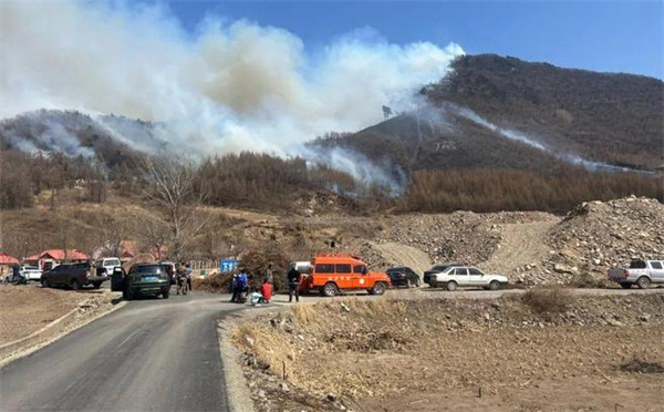 辽宁两地突发山火