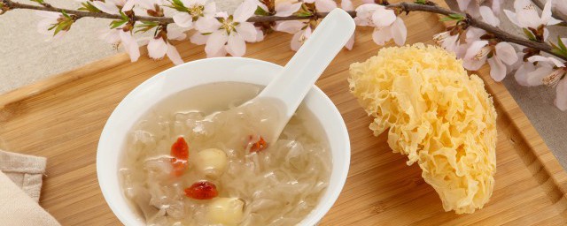 食用银耳有哪些好处 食用银耳有什么功效与作用呢