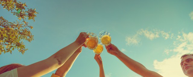 如何鉴定啤酒口味的好坏 辨别啤酒好坏的方法