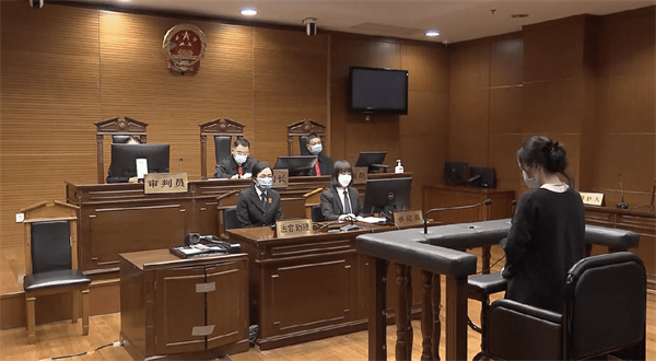 女子拍摄军用设备发给境外人员获刑