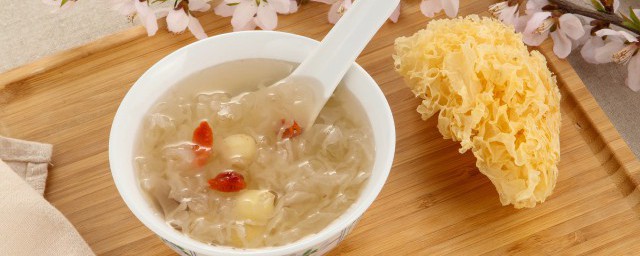 银耳羹适合什么季节吃 银耳汤哪个季节食用对身体好