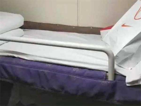 国铁集团回应软卧车厢1女3男:业务部门正在研究分配