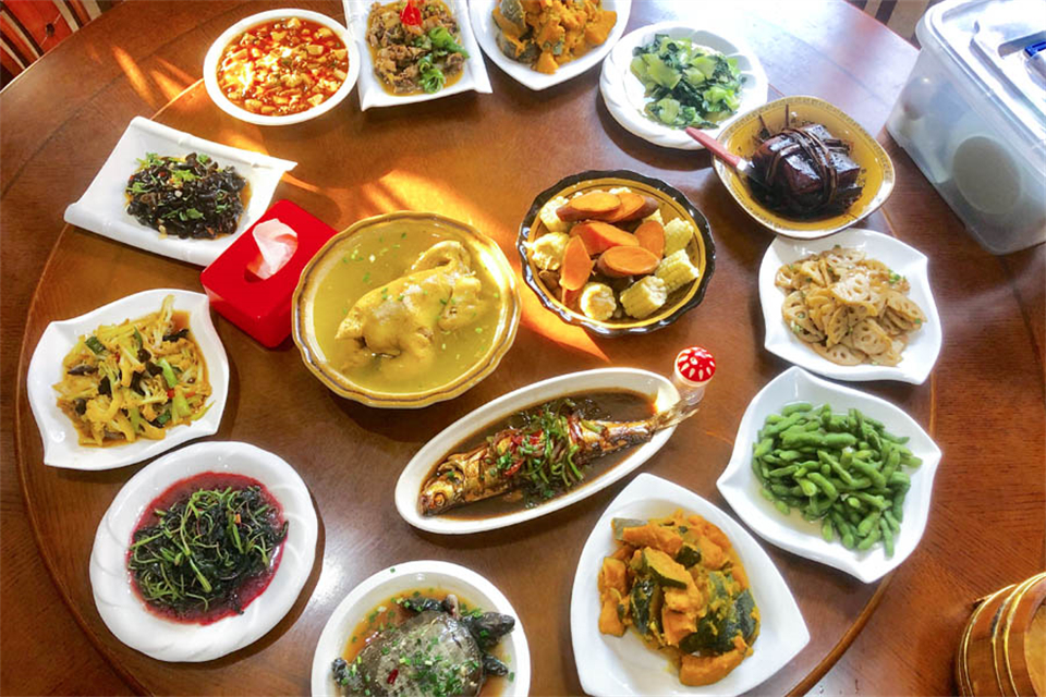10个人吃饭点多少菜合适