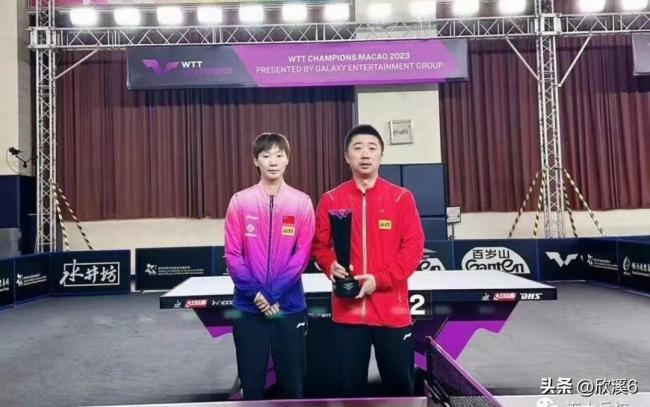 王曼昱夺冠感谢徐辉 这是师徒二人合作后的第一座冠军奖杯