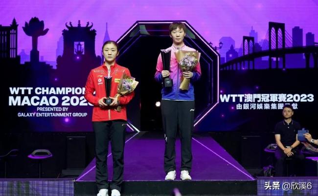 王曼昱夺冠感谢徐辉 这是师徒二人合作后的第一座冠军奖杯