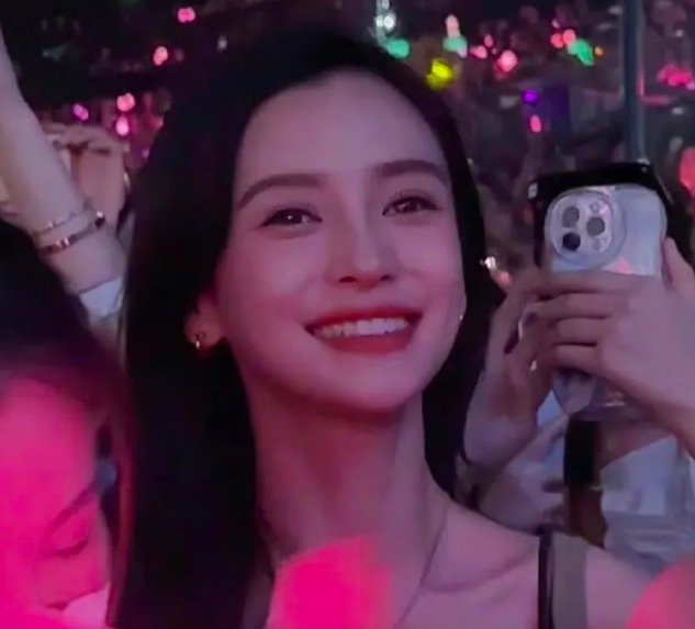 好多艺人去看了BLACKPINK演唱会 为什么Angelababy杨颖会被骂？