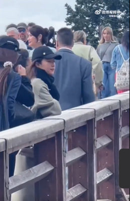刘亦菲的素颜状态超级好 主打一个松弛四处游玩