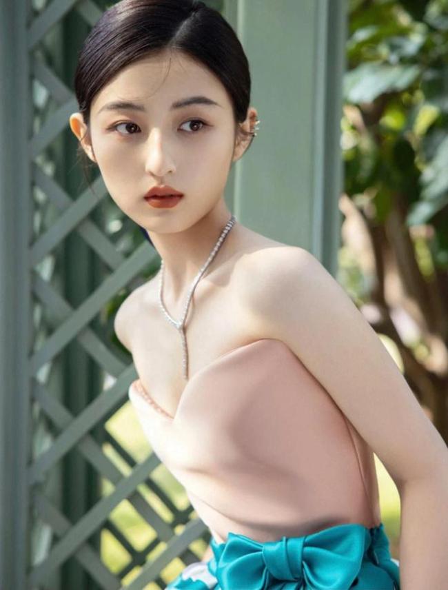 张子枫为何能获华表奖影后？ 演技与年纪无关呀