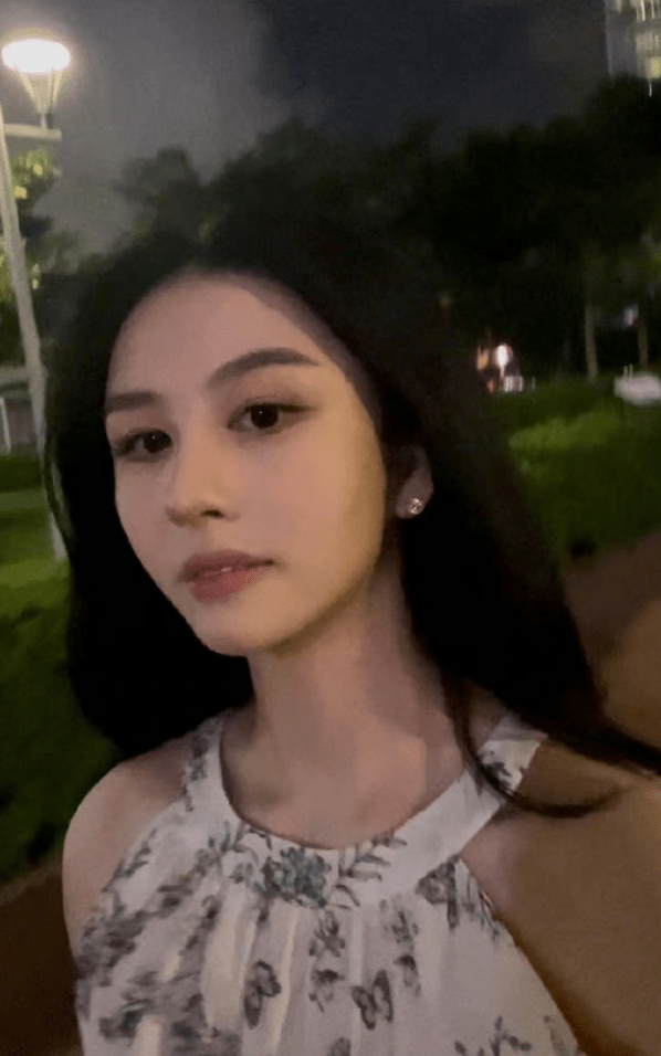 邱淑贞女儿沈月晒与周杰伦合影 坐VIP席看演唱会