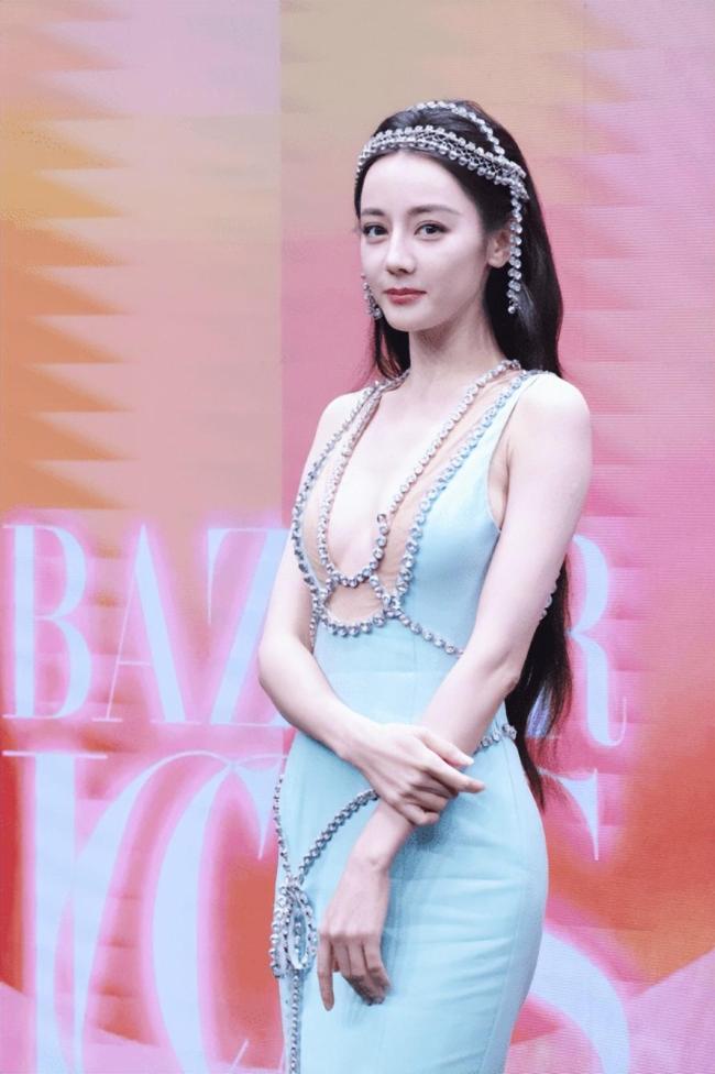 时尚芭莎明星红毯造型 迪丽热巴赵丽颖红毯斗艳