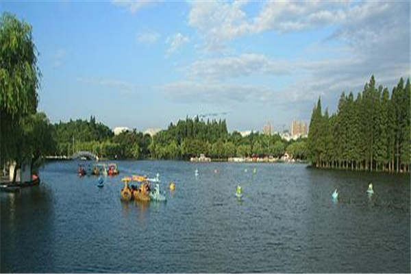 中国十大最美城市公园 颐和园稳居第一，东湖公园上榜