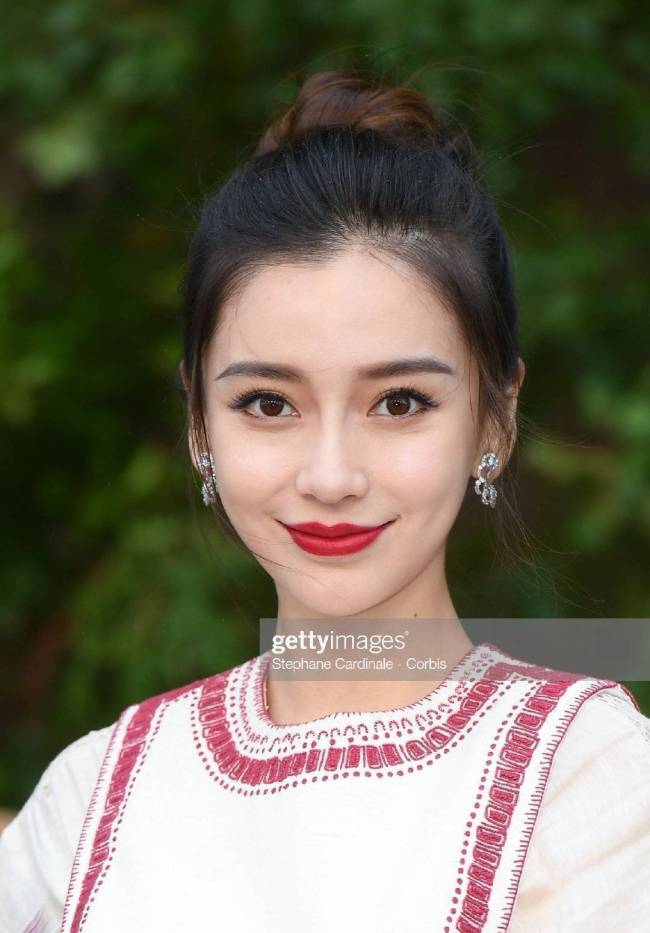 “生图杀手”的称号名不虚传！六公主拍的Angelababy 怼脸镜头也丝毫不在怕的！