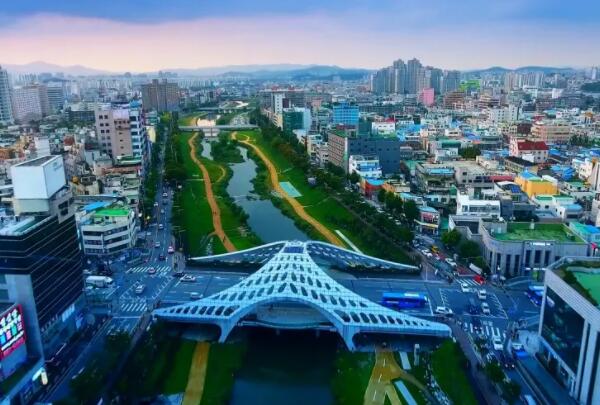 韩国人最多的城市排名前十，火炉排第四，榜首是大学之城