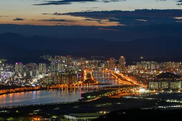 韩国人最多的城市排名前十，火炉排第四，榜首是大学之城