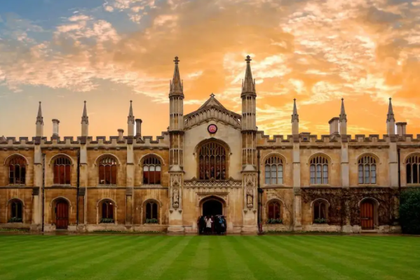 金融学最好的十所大学，美国大学占半壁江山，第一学术地位高