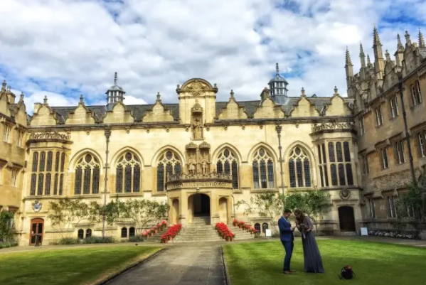 英国最好的艺术大学排名前十，最古老学校排第六，第一获满分