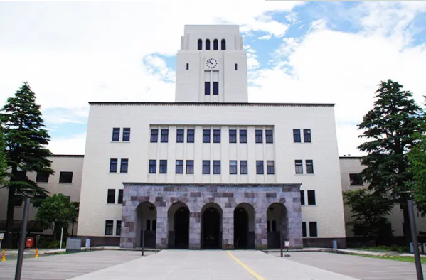 日本大学排名前十，东大排第一，第二实行学生自治