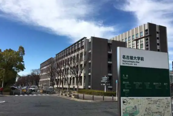 日本大学排名前十，东大排第一，第二实行学生自治