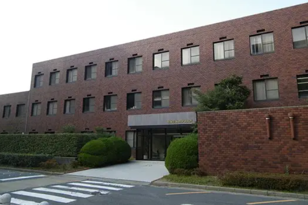 日本大学排名前十，东大排第一，第二实行学生自治