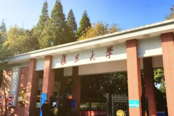 金融学专业最好的7所大学，上交大排第三，第一获A+最多