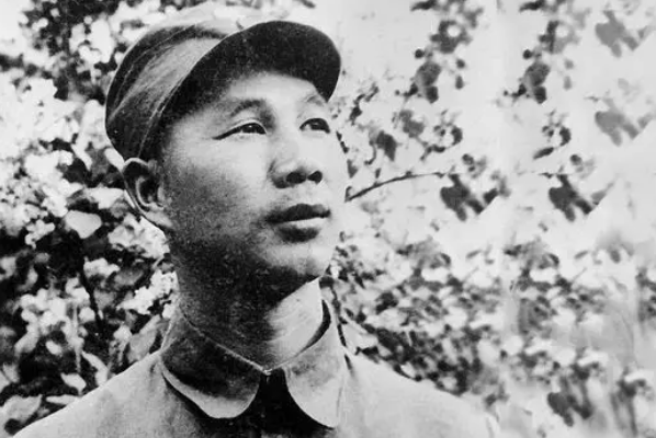 十大上将排名，第二是毛泽东贴身警卫，军中活地图排第三