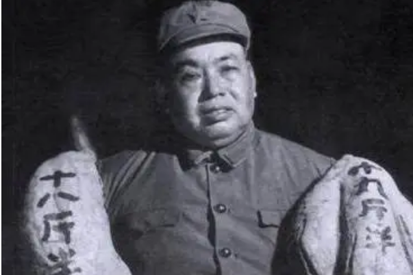 十大上将排名，第二是毛泽东贴身警卫，军中活地图排第三