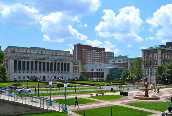 十大加拿大最好的大学排名，多伦多大学排第一，第十是双语大学
