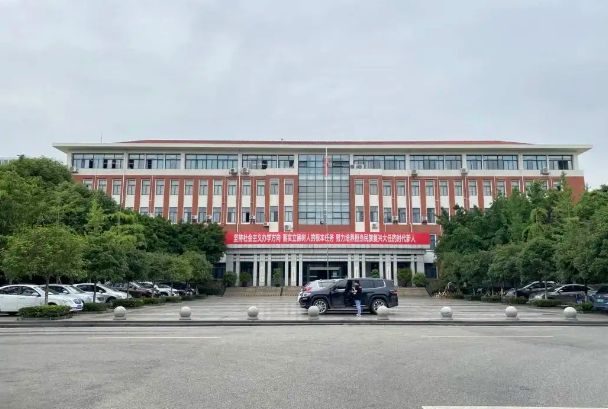 四川大专排行榜前十，成职院排第一，第三是航空学校