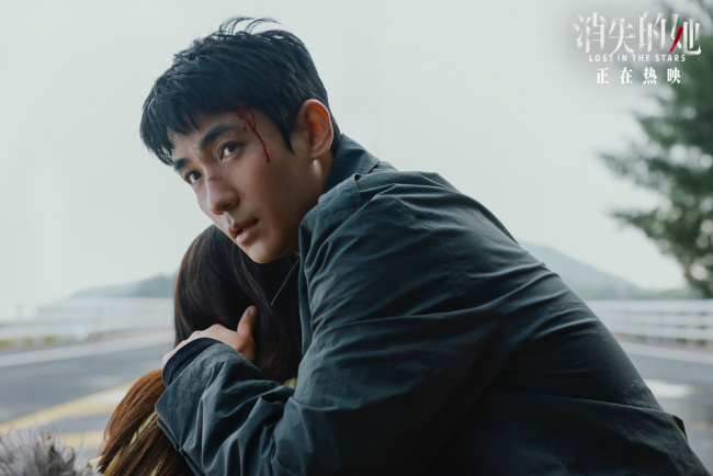 朱一龙称角色何非咎由自取《消失的她》全国热映中