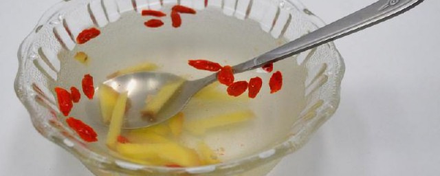 枸杞能和生姜一起泡水喝吗 枸杞和生姜一起泡水喝对人有益处吗