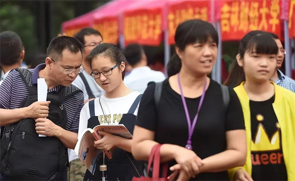 742分女生报师专 教育局称竞争激烈 真的报了师专吗