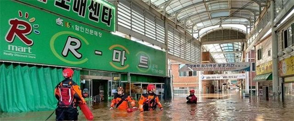 韩国暴雨已致35人死亡10人失踪