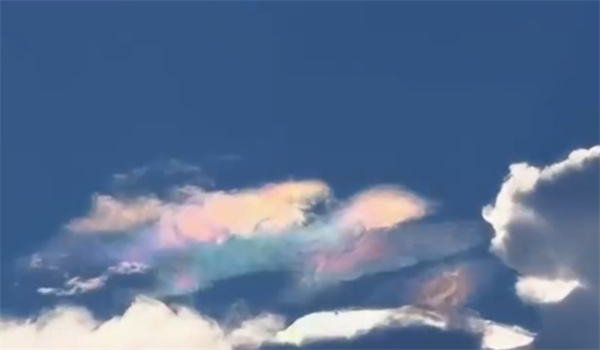 武汉出现七彩祥云