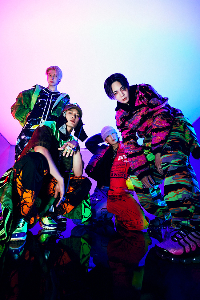 SHINee《HARD》荣登CircleChart音源双冠王宝座