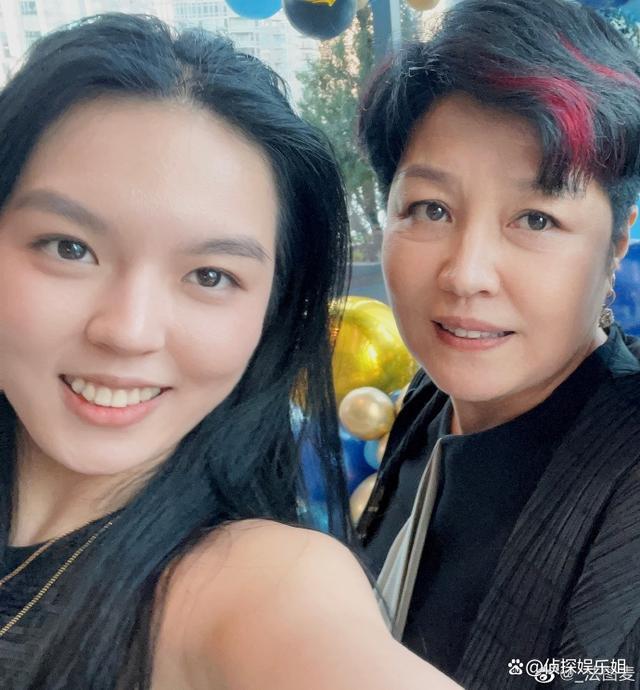 李咏女儿将出道！哥伦比亚大学毕业精通5国语言，小时候曾被吐槽长的太丑