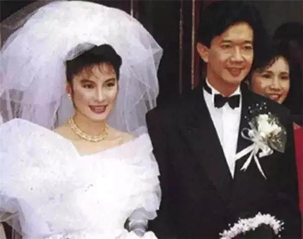 61岁杨紫琼与77岁男友结婚 网友：一结婚就白头偕老，真好！