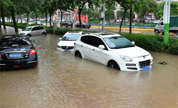 珠宝被积水冲光？店主：少量被送回