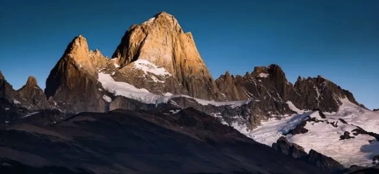 两座山峰出现