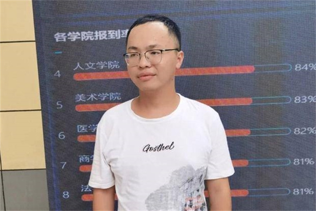 男子挂科退学10年后再上大学