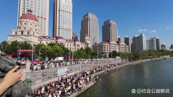 天津老人跳水 天津大爷跳水怎么成了8A级景点