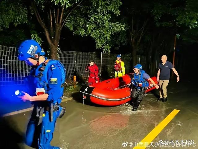 黄晓明吴京林志玲等明星驰援涿州 他们用实际行动传递温暖和力量！