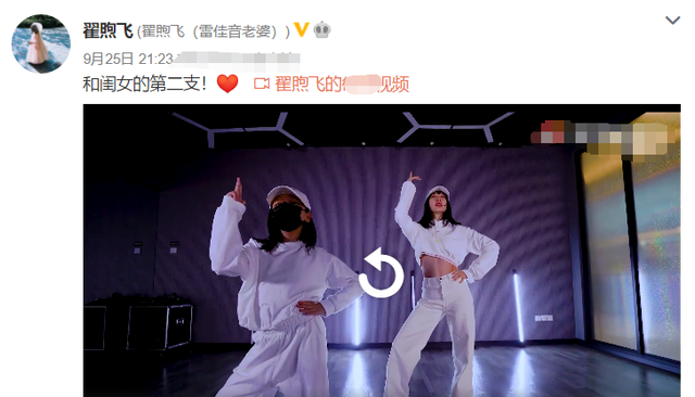 雷佳音老婆晒与女儿合照 11岁身材高挑曾多次和妈妈一起跳舞录视频