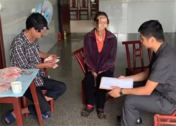 妻子拿丈夫百万死亡赔偿拒分给公婆