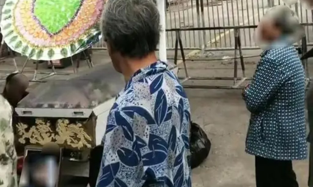 河南鹿邑县一名小学生校内坠楼身亡